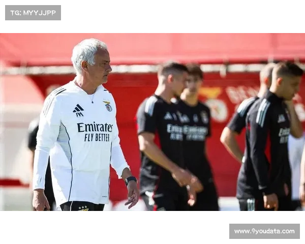 穆里尼奥场边激情指挥，率本菲卡拿下关键胜利